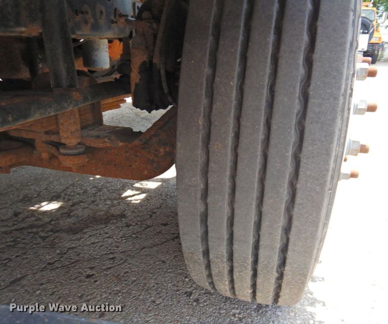 image for item DP4391 2004 GMC T7500  hook lift truck