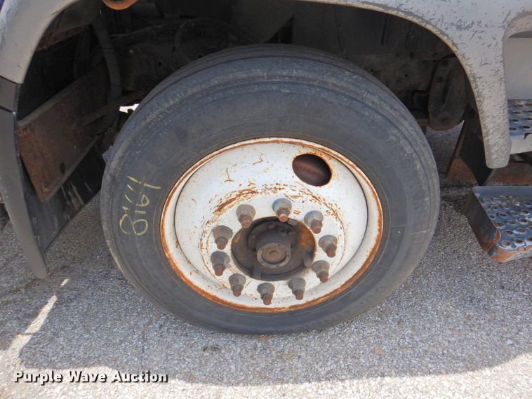 image for item DP4391 2004 GMC T7500  hook lift truck