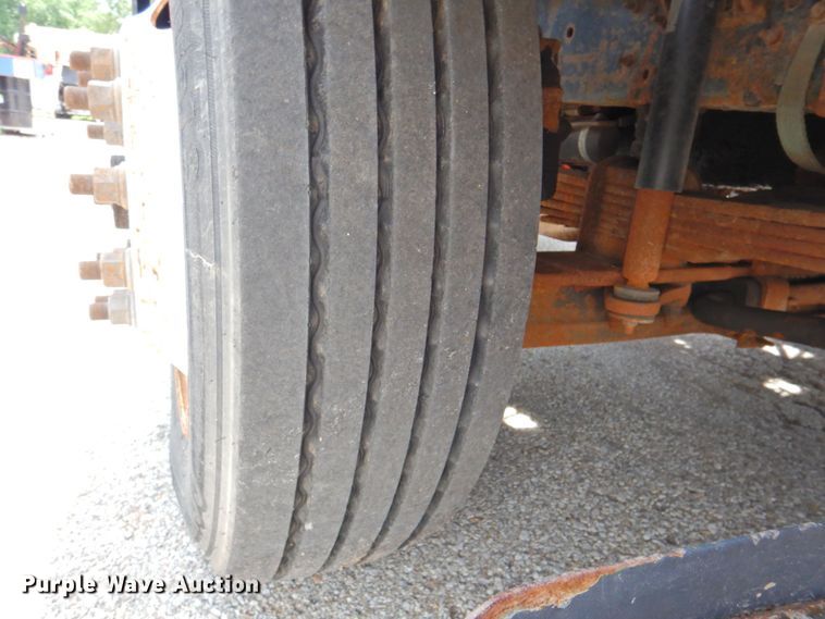 image for item DP4391 2004 GMC T7500  hook lift truck