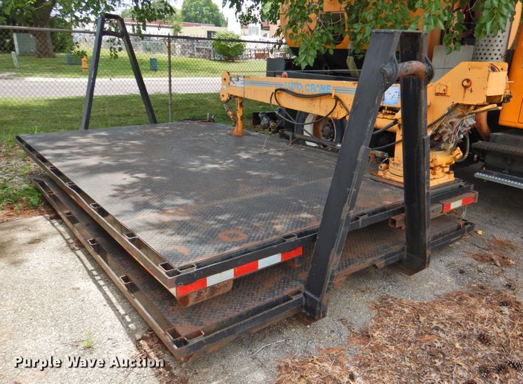 image for item DP4391 2004 GMC T7500  hook lift truck