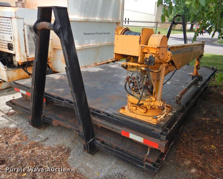 image for item DP4391 2004 GMC T7500  hook lift truck