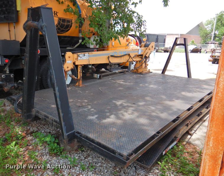 image for item DP4391 2004 GMC T7500  hook lift truck