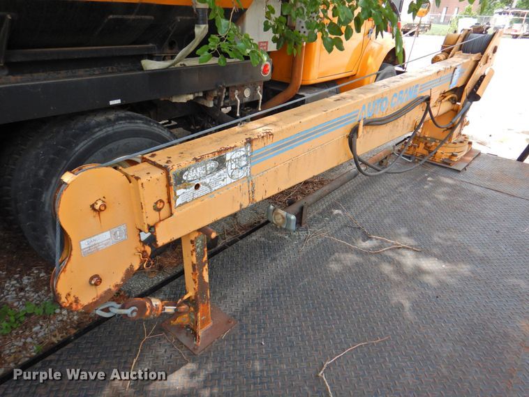 image for item DP4391 2004 GMC T7500  hook lift truck