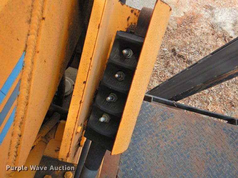 image for item DP4391 2004 GMC T7500  hook lift truck