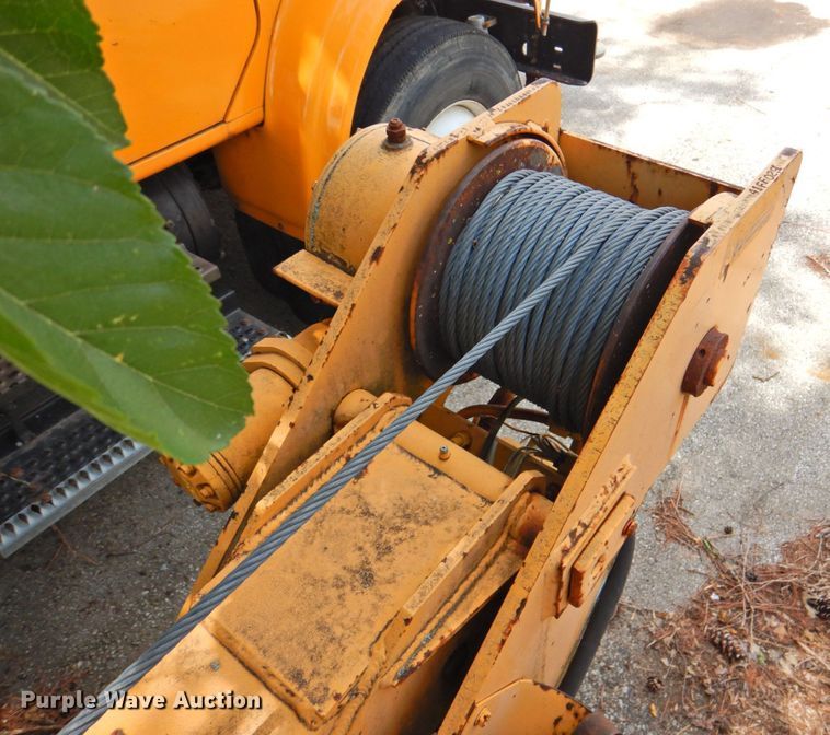 image for item DP4391 2004 GMC T7500  hook lift truck