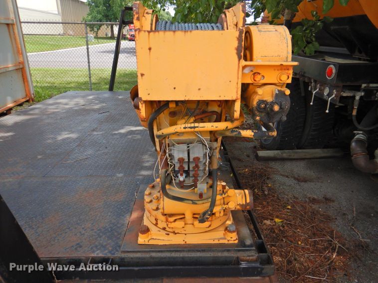 image for item DP4391 2004 GMC T7500  hook lift truck