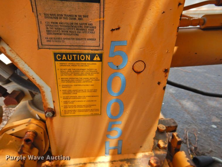 image for item DP4391 2004 GMC T7500  hook lift truck