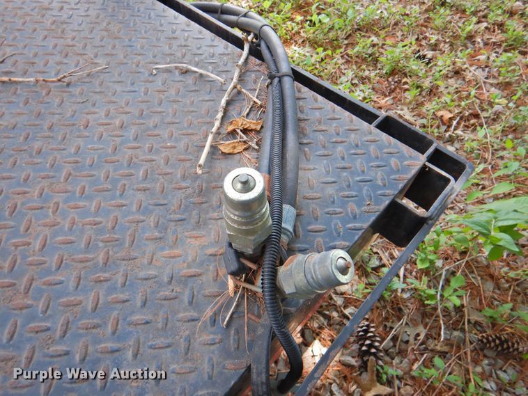 image for item DP4391 2004 GMC T7500  hook lift truck