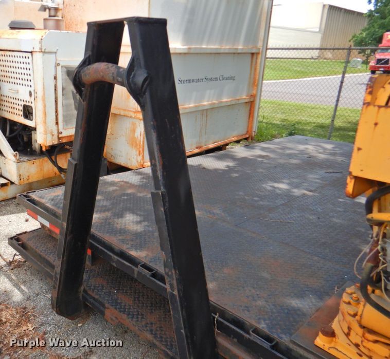 image for item DP4391 2004 GMC T7500  hook lift truck