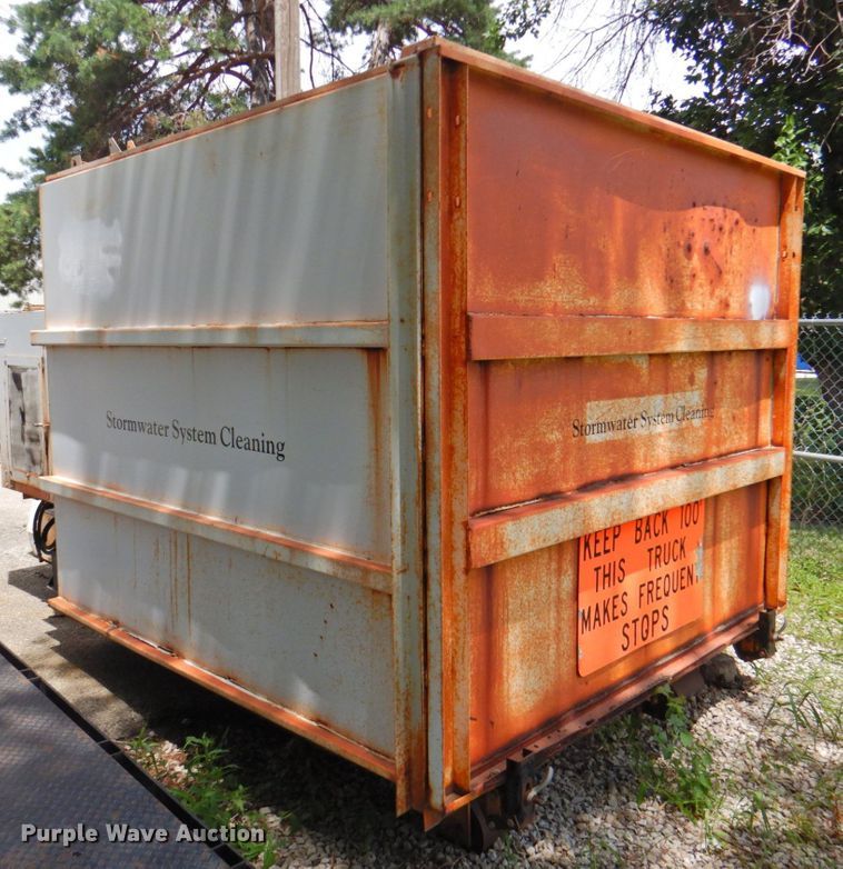 image for item DP4391 2004 GMC T7500  hook lift truck