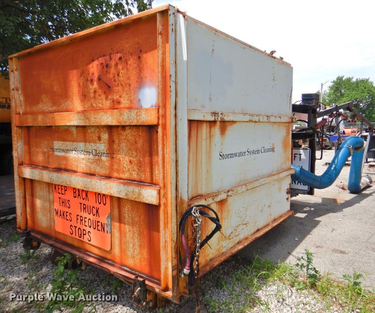 image for item DP4391 2004 GMC T7500  hook lift truck