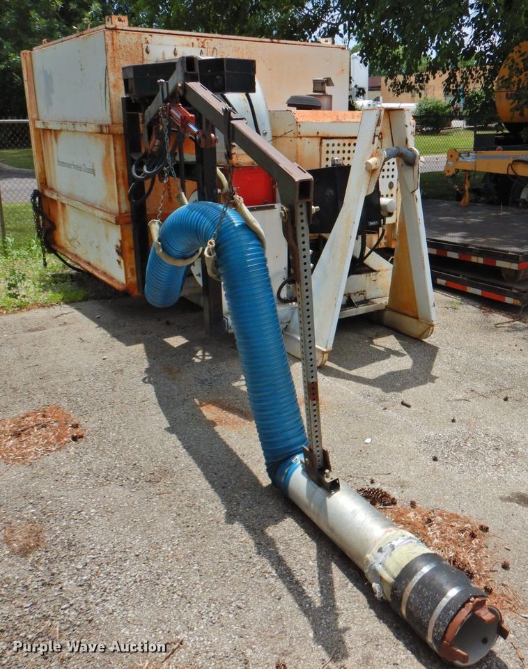 image for item DP4391 2004 GMC T7500  hook lift truck