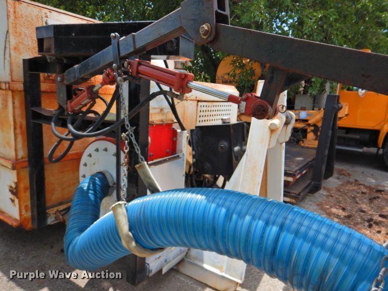 image for item DP4391 2004 GMC T7500  hook lift truck