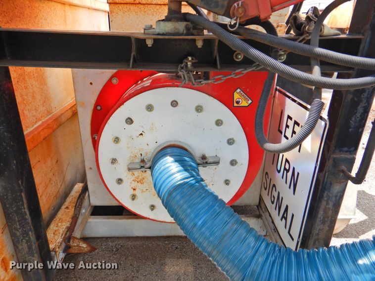 image for item DP4391 2004 GMC T7500  hook lift truck