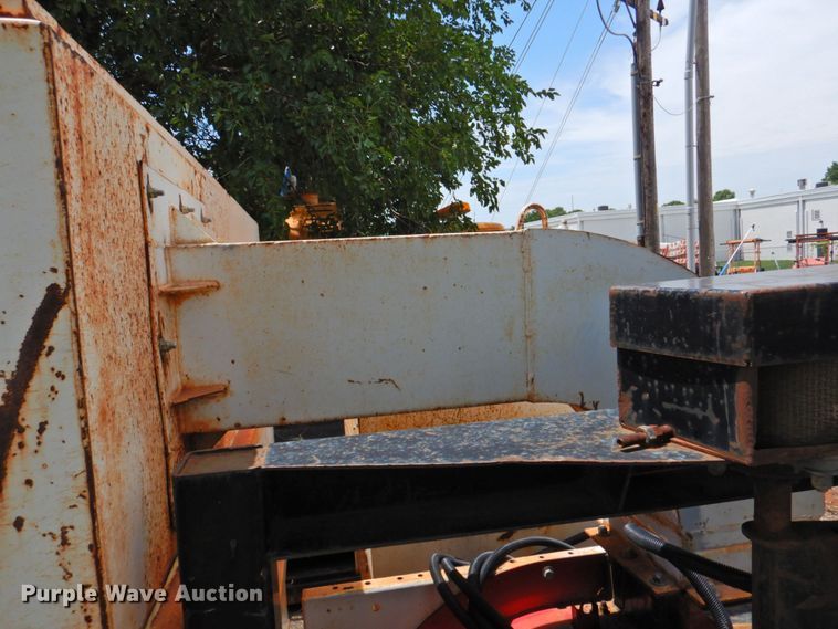 image for item DP4391 2004 GMC T7500  hook lift truck