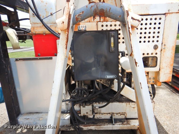 image for item DP4391 2004 GMC T7500  hook lift truck