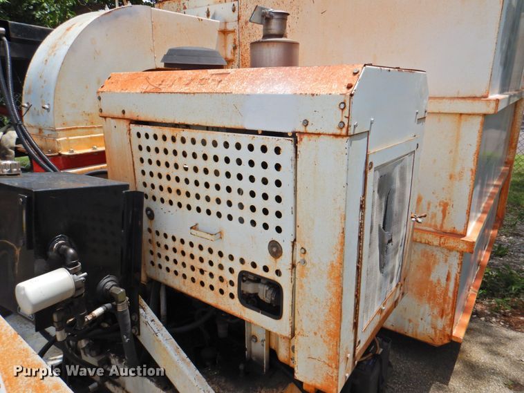 image for item DP4391 2004 GMC T7500  hook lift truck