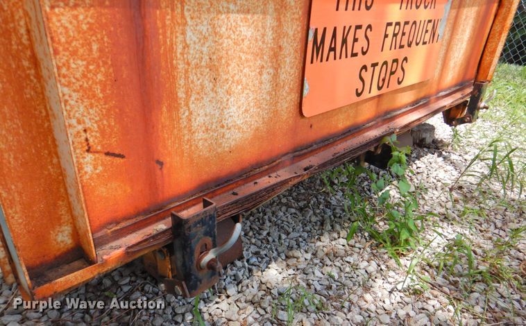 image for item DP4391 2004 GMC T7500  hook lift truck