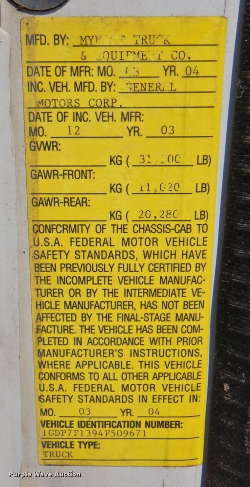 image for item DP4391 2004 GMC T7500  hook lift truck