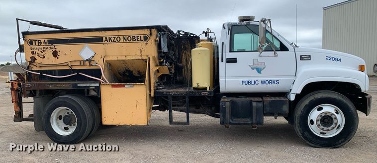 image for item DP8753 2002 GMC C7500  pothole patcher truck