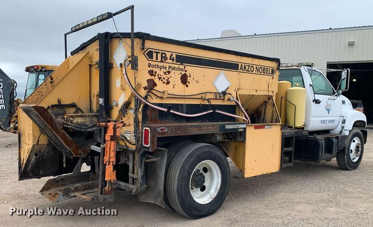 image for item DP8753 2002 GMC C7500  pothole patcher truck