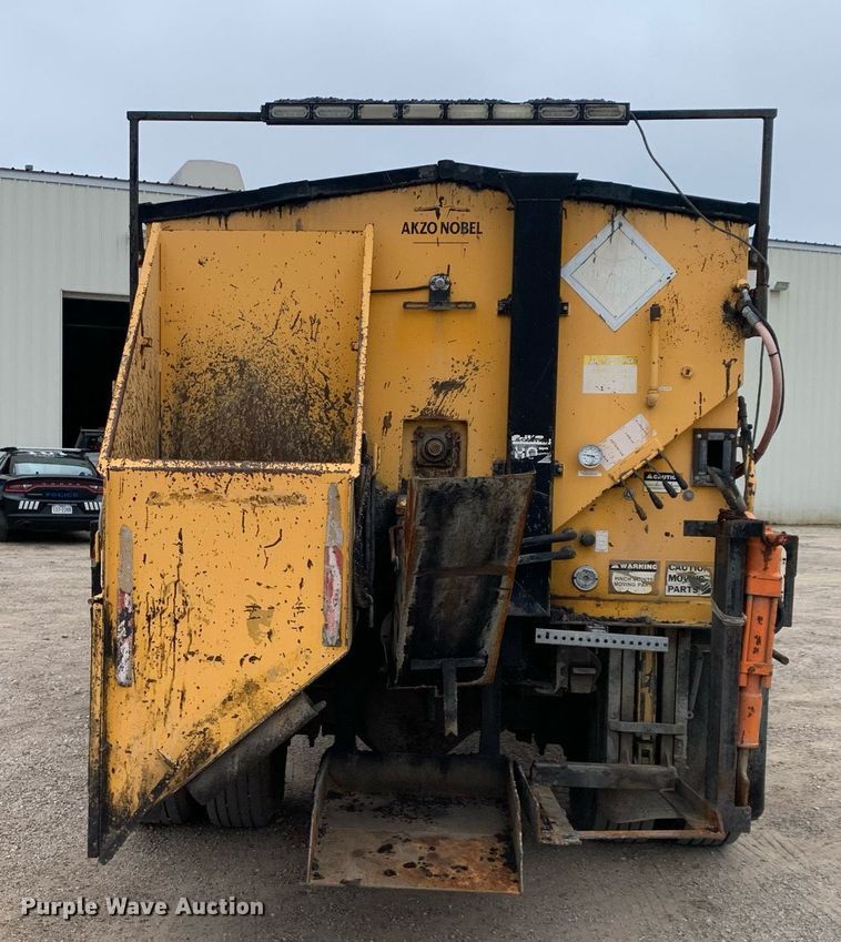 image for item DP8753 2002 GMC C7500  pothole patcher truck