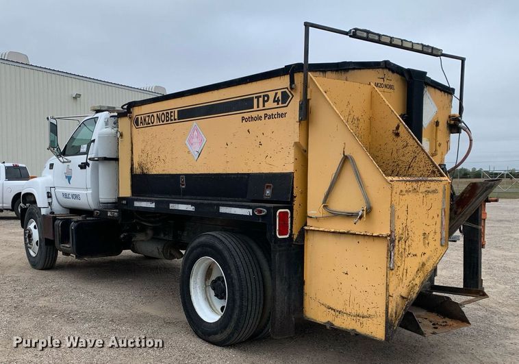 image for item DP8753 2002 GMC C7500  pothole patcher truck