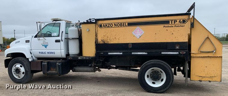 image for item DP8753 2002 GMC C7500  pothole patcher truck