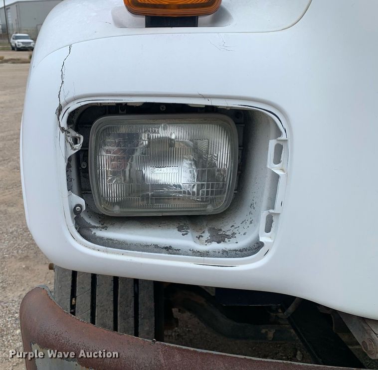 image for item DP8753 2002 GMC C7500  pothole patcher truck