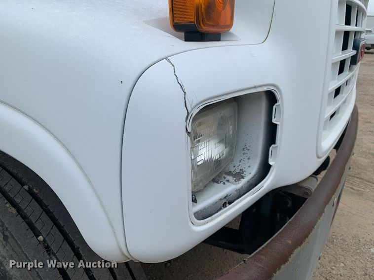 image for item DP8753 2002 GMC C7500  pothole patcher truck