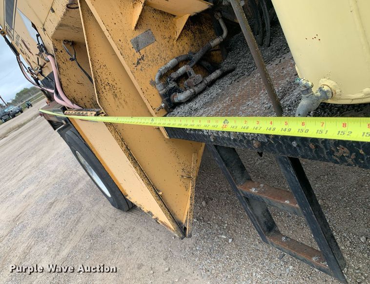 image for item DP8753 2002 GMC C7500  pothole patcher truck