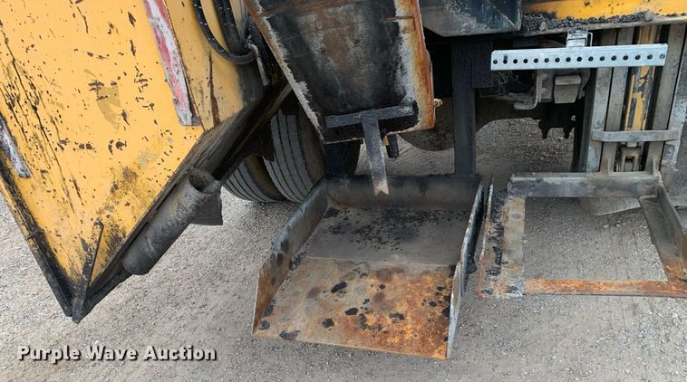 image for item DP8753 2002 GMC C7500  pothole patcher truck
