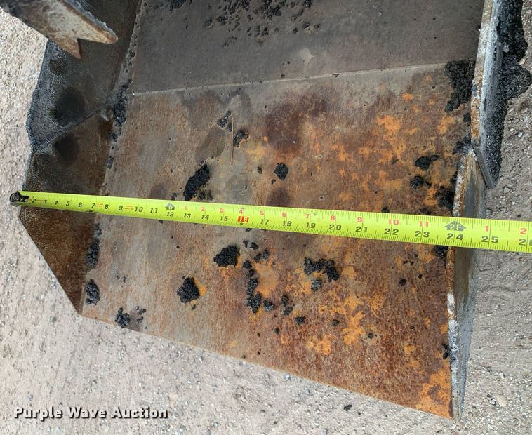 image for item DP8753 2002 GMC C7500  pothole patcher truck