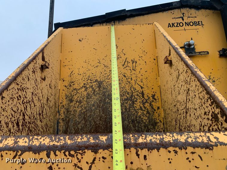 image for item DP8753 2002 GMC C7500  pothole patcher truck