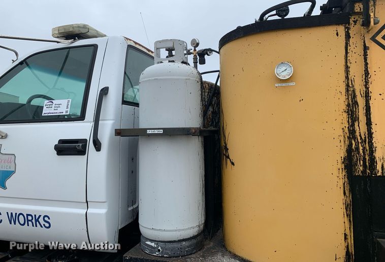 image for item DP8753 2002 GMC C7500  pothole patcher truck