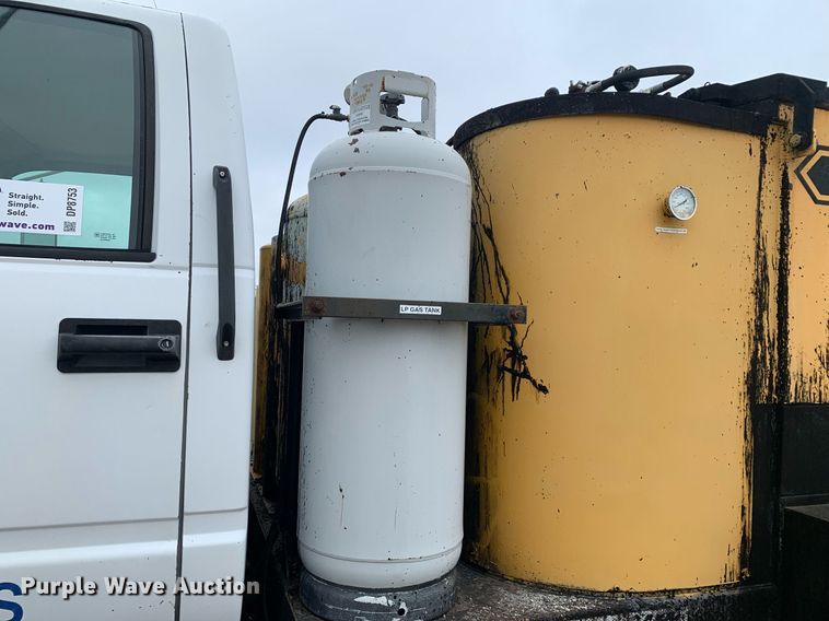 image for item DP8753 2002 GMC C7500  pothole patcher truck