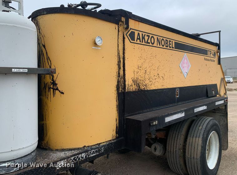 image for item DP8753 2002 GMC C7500  pothole patcher truck