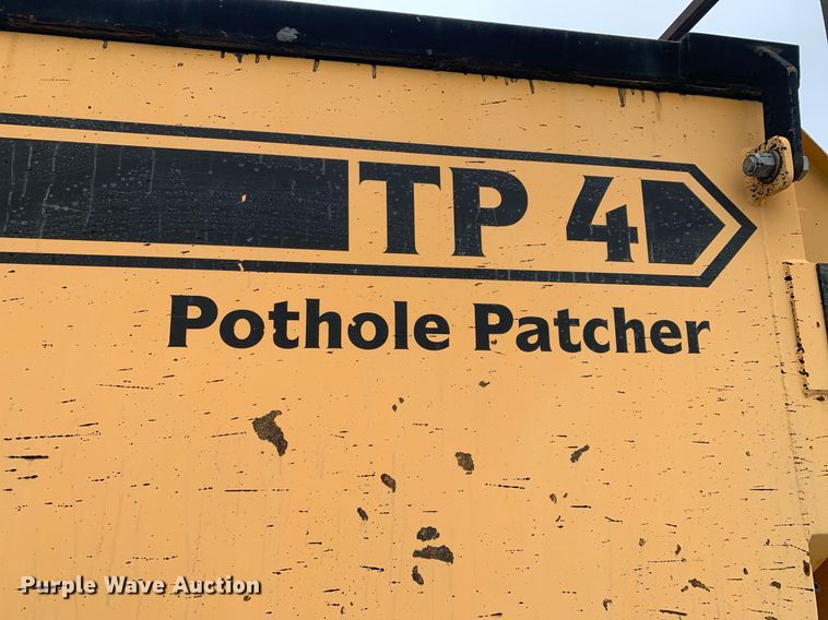 image for item DP8753 2002 GMC C7500  pothole patcher truck