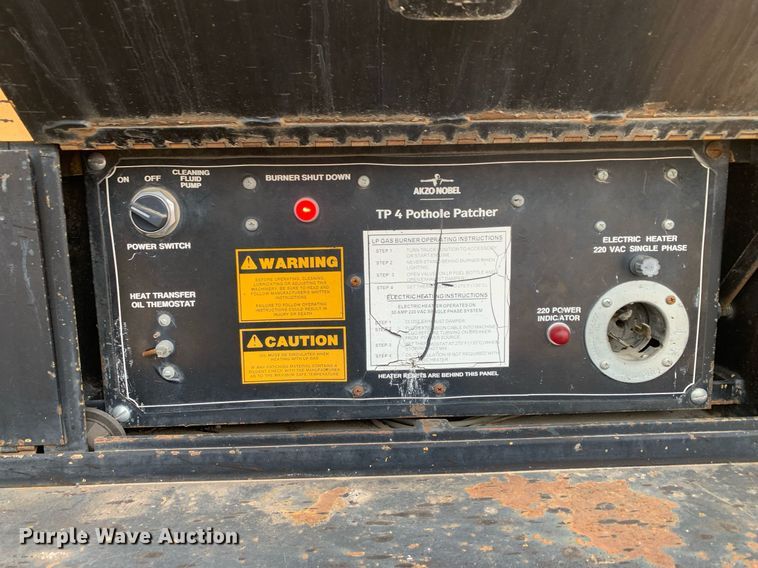 image for item DP8753 2002 GMC C7500  pothole patcher truck