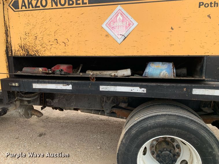 image for item DP8753 2002 GMC C7500  pothole patcher truck