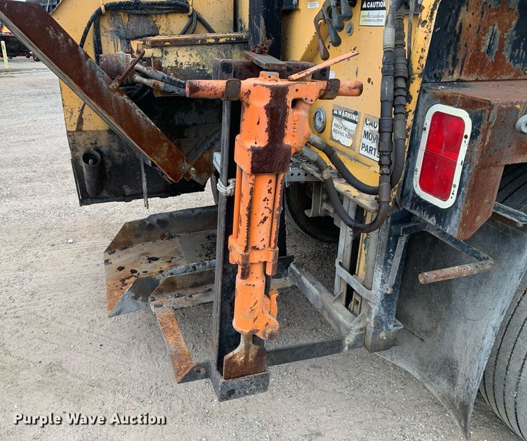 image for item DP8753 2002 GMC C7500  pothole patcher truck