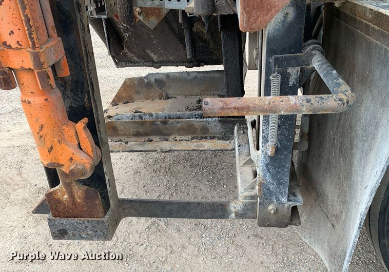 image for item DP8753 2002 GMC C7500  pothole patcher truck