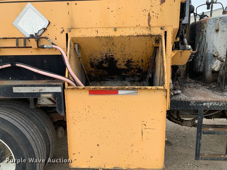 image for item DP8753 2002 GMC C7500  pothole patcher truck