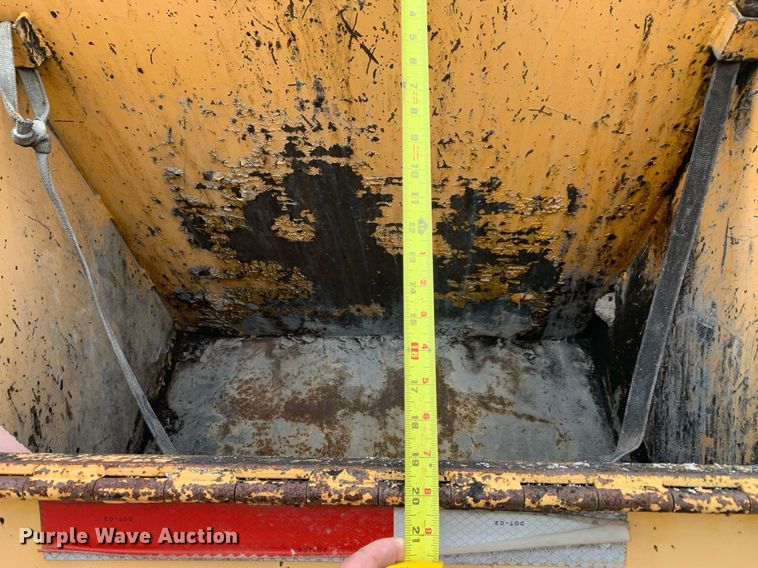 image for item DP8753 2002 GMC C7500  pothole patcher truck