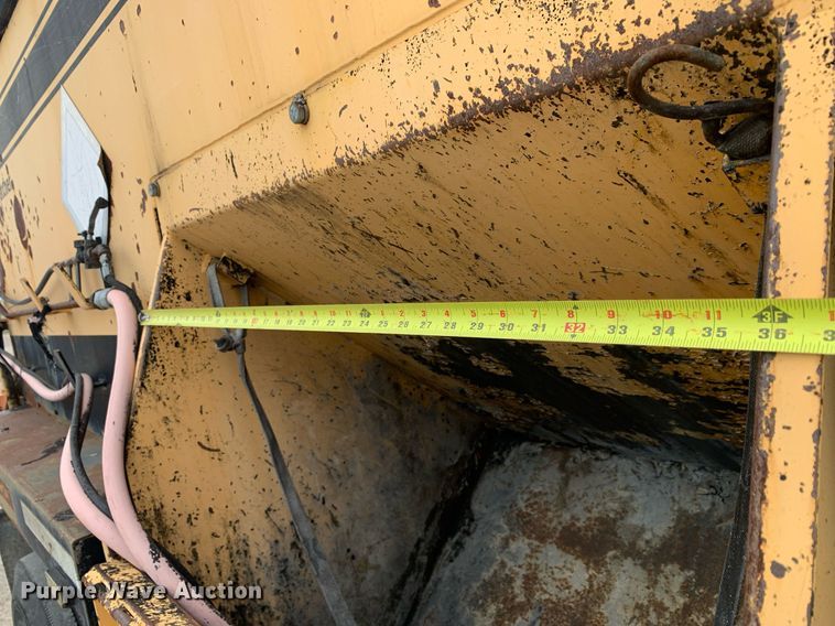 image for item DP8753 2002 GMC C7500  pothole patcher truck