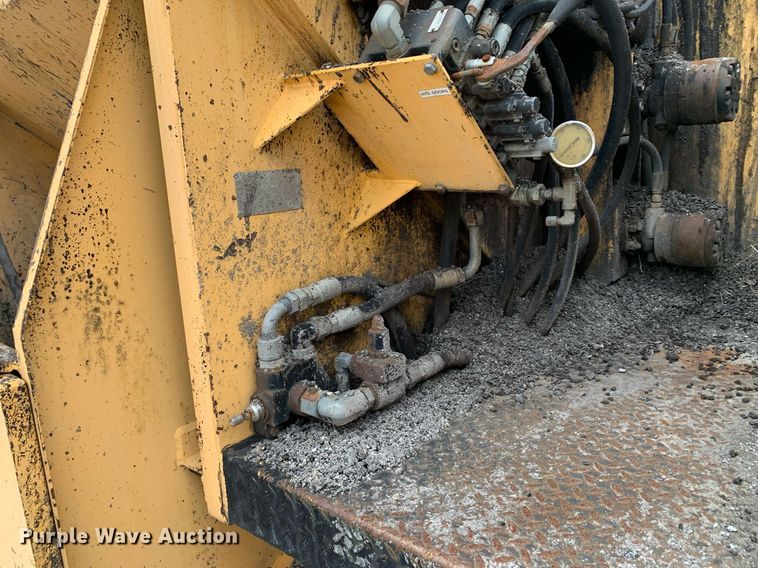 image for item DP8753 2002 GMC C7500  pothole patcher truck