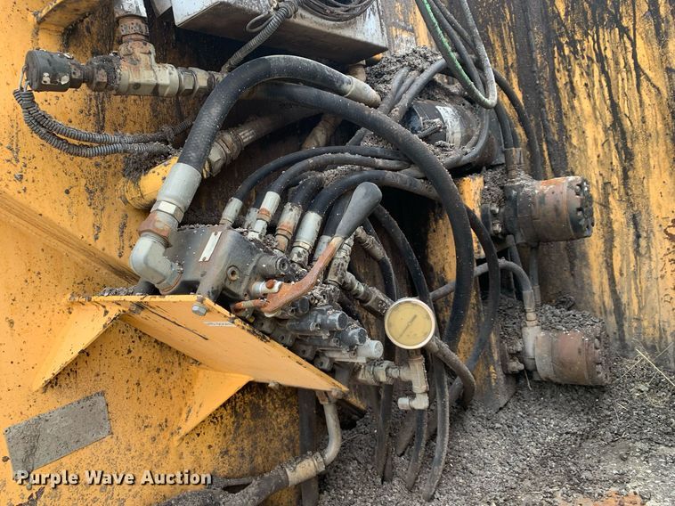 image for item DP8753 2002 GMC C7500  pothole patcher truck