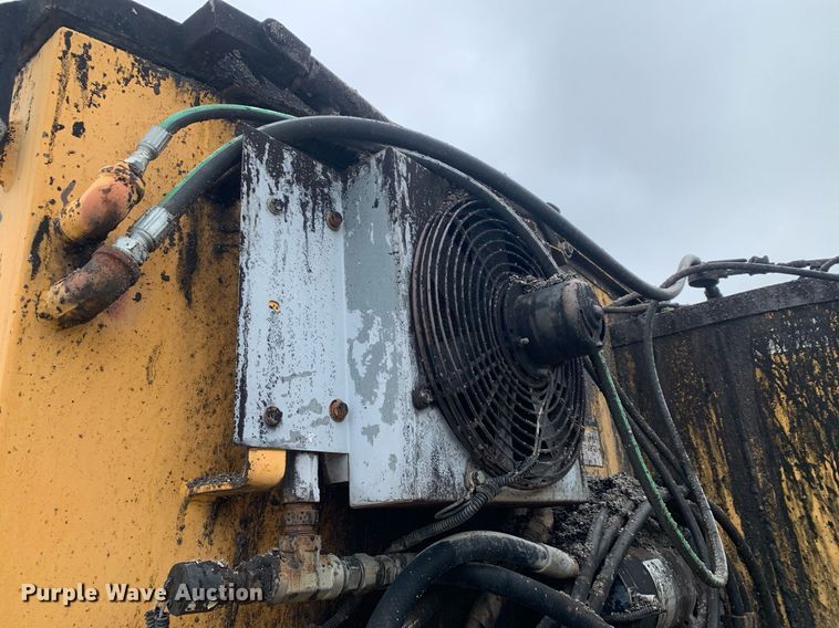 image for item DP8753 2002 GMC C7500  pothole patcher truck