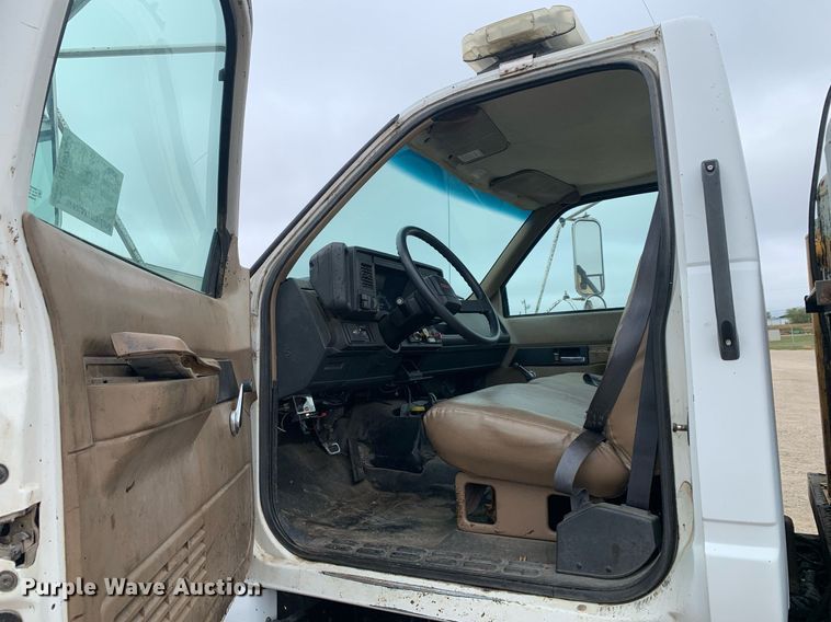 image for item DP8753 2002 GMC C7500  pothole patcher truck