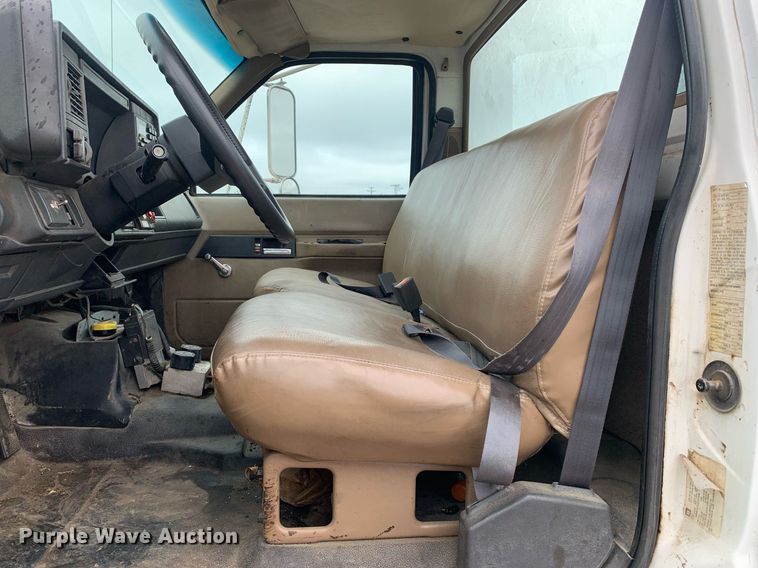 image for item DP8753 2002 GMC C7500  pothole patcher truck